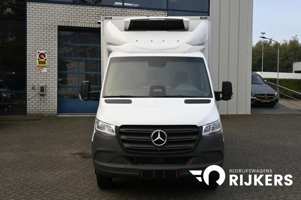 517 CDI Koel-vries Bakwagen met laadklep Thermoking V500 Max D/N koeling