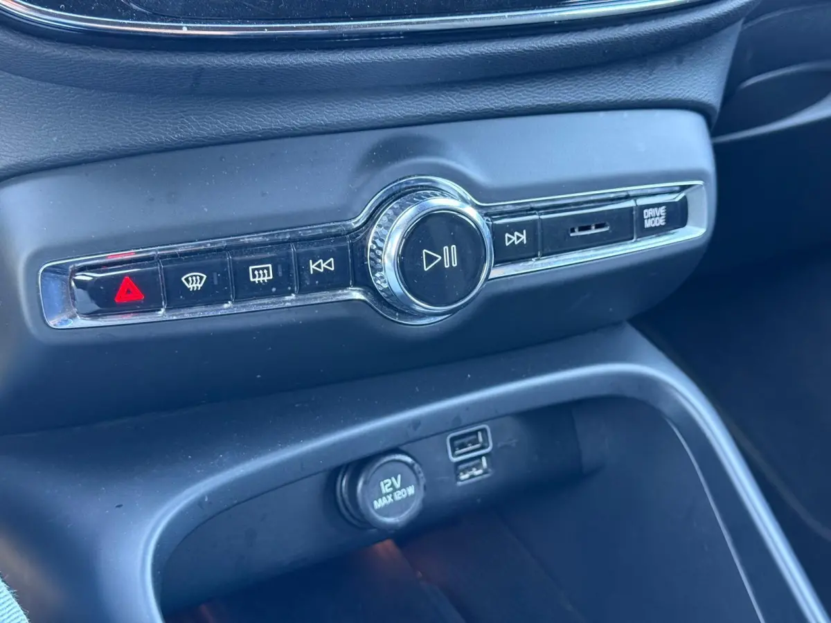 T4 Plus Bright | Camera | DAB | Navi | Blis | Keyless | Bluetooth | Elektrische stoelen | Harman & Kardon audio |
