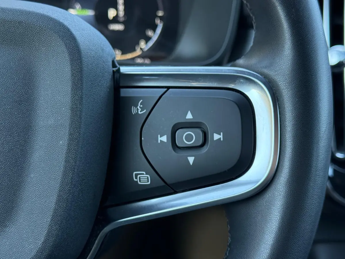 T4 Plus Bright | Camera | DAB | Navi | Blis | Keyless | Bluetooth | Elektrische stoelen | Harman & Kardon audio |
