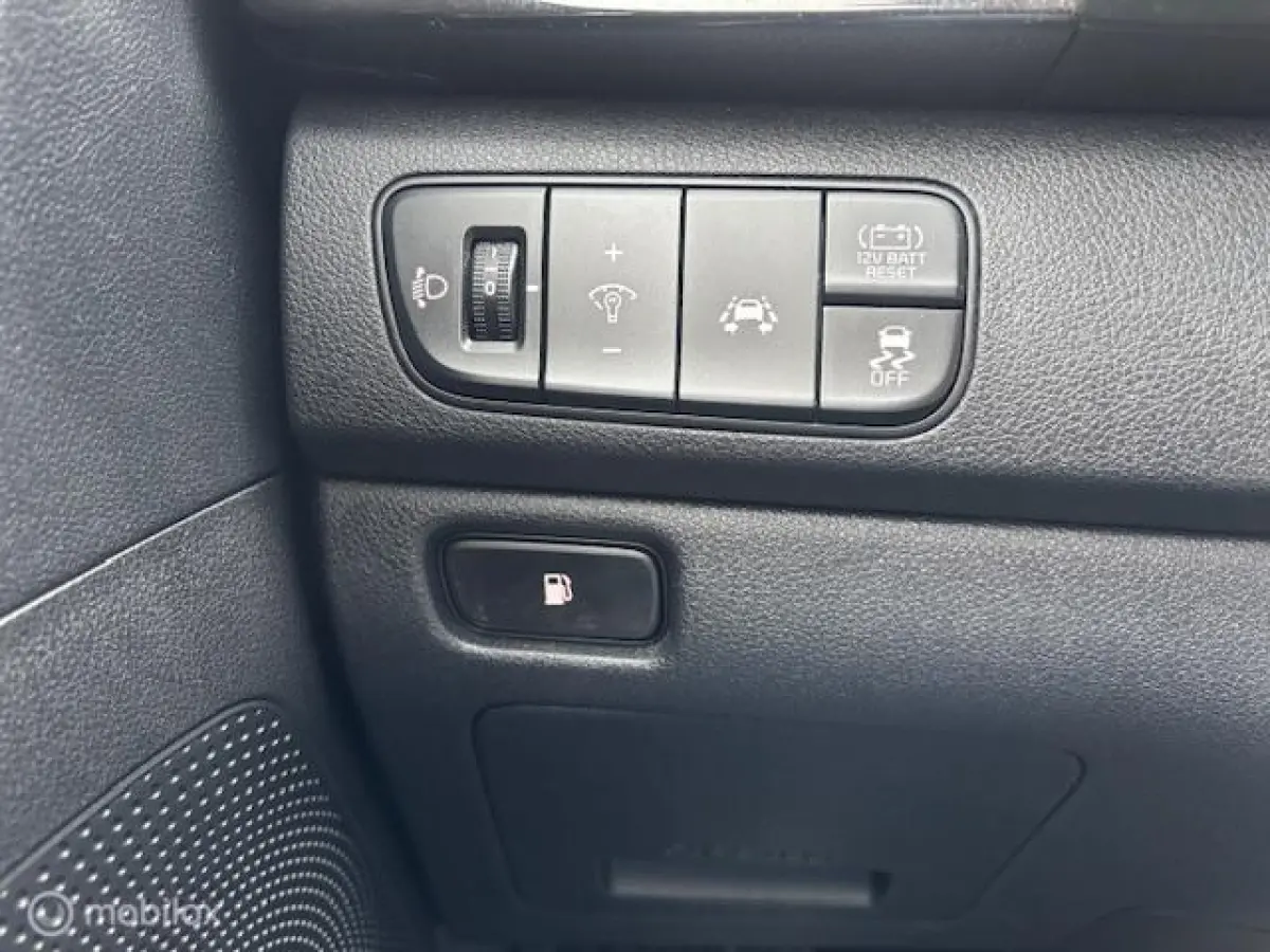 1.6 GDi Hybrid DynamicPlusLine Navigatie, + Camera achter , Leren bekleding Stoel & Stuur verwarming , Lane assist , Brake assist , volledig onderhouden !