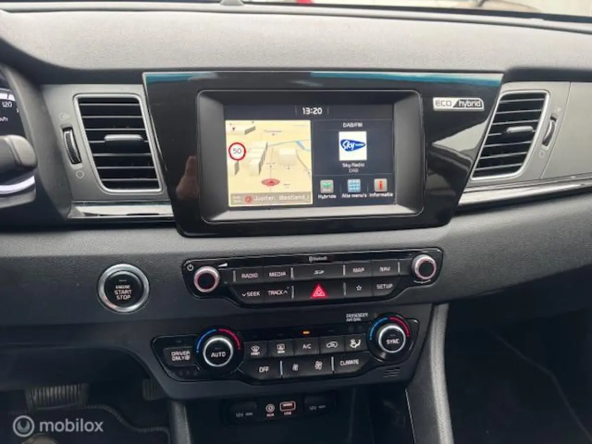 1.6 GDi Hybrid DynamicPlusLine Navigatie, + Camera achter , Leren bekleding Stoel & Stuur verwarming , Lane assist , Brake assist , volledig onderhouden !