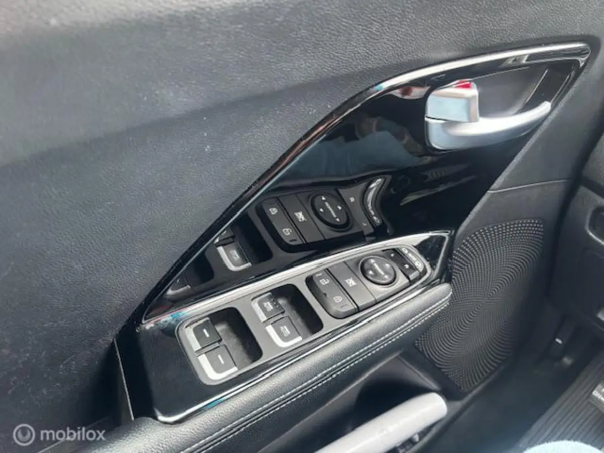 1.6 GDi Hybrid DynamicPlusLine Navigatie, + Camera achter , Leren bekleding Stoel & Stuur verwarming , Lane assist , Brake assist , volledig onderhouden !