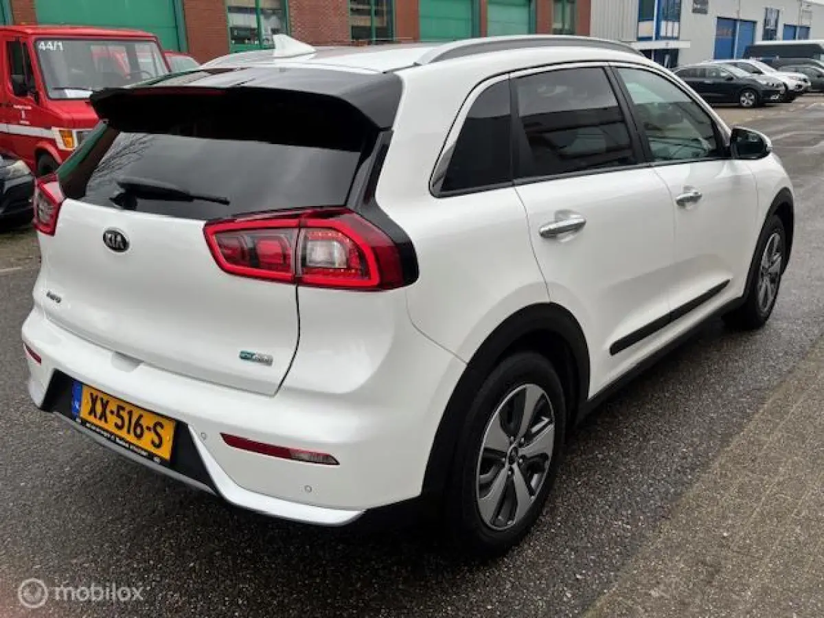 1.6 GDi Hybrid DynamicPlusLine Navigatie, + Camera achter , Leren bekleding Stoel & Stuur verwarming , Lane assist , Brake assist , volledig onderhouden !