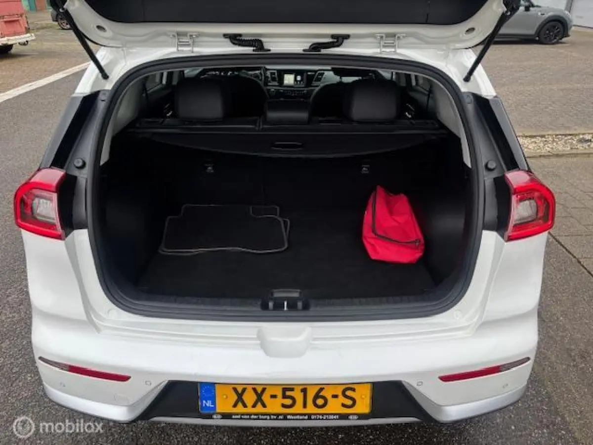 1.6 GDi Hybrid DynamicPlusLine Navigatie, + Camera achter , Leren bekleding Stoel & Stuur verwarming , Lane assist , Brake assist , volledig onderhouden !