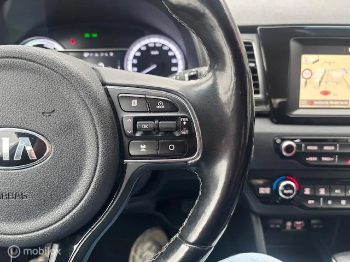 1.6 GDi Hybrid DynamicPlusLine Navigatie, + Camera achter , Leren bekleding Stoel & Stuur verwarming , Lane assist , Brake assist , volledig onderhouden !