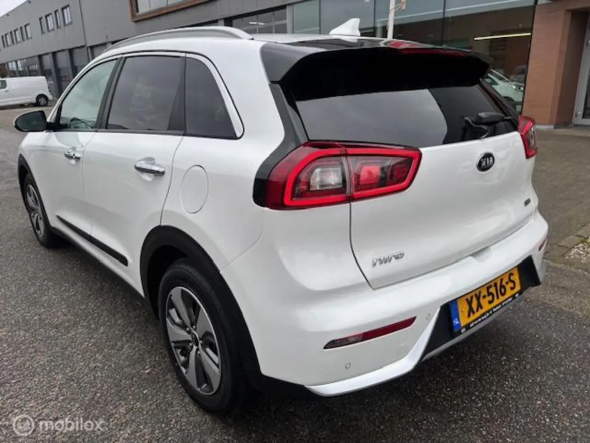 1.6 GDi Hybrid DynamicPlusLine Navigatie, + Camera achter , Leren bekleding Stoel & Stuur verwarming , Lane assist , Brake assist , volledig onderhouden !