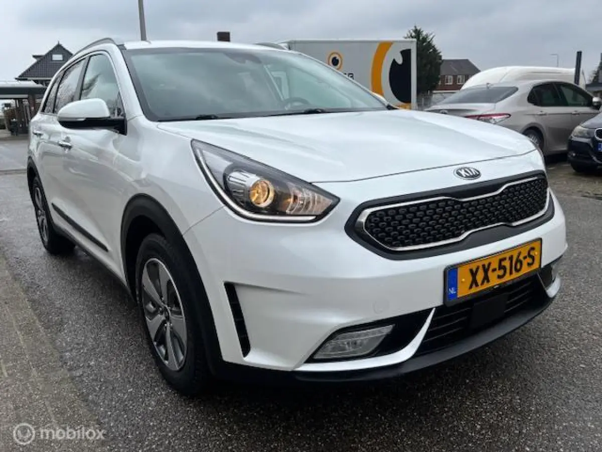 1.6 GDi Hybrid DynamicPlusLine Navigatie, + Camera achter , Leren bekleding Stoel & Stuur verwarming , Lane assist , Brake assist , volledig onderhouden !