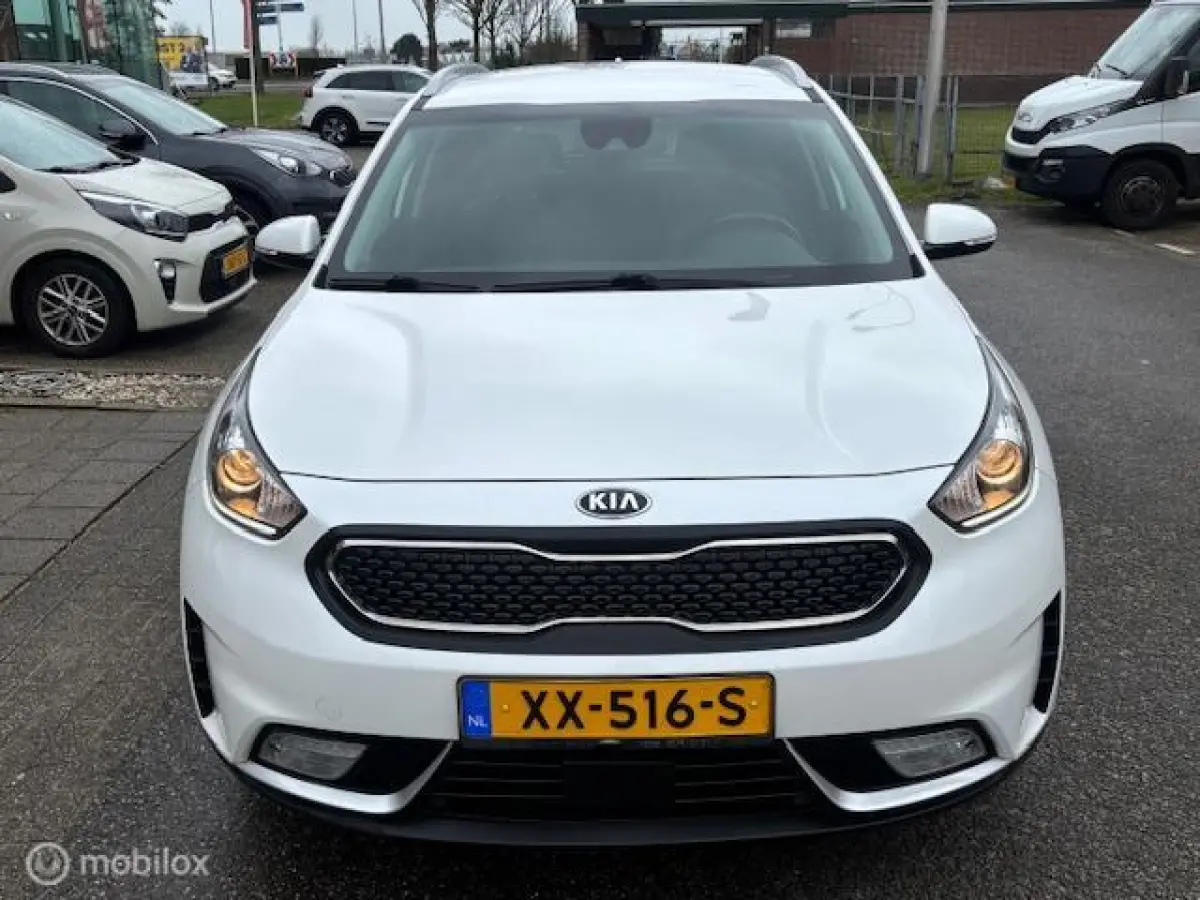 1.6 GDi Hybrid DynamicPlusLine Navigatie, + Camera achter , Leren bekleding Stoel & Stuur verwarming , Lane assist , Brake assist , volledig onderhouden !