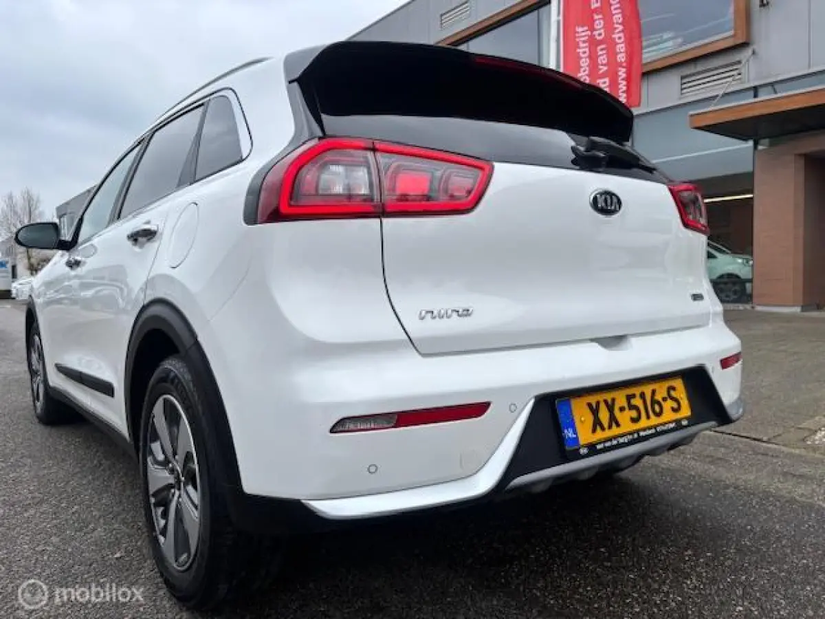 1.6 GDi Hybrid DynamicPlusLine Navigatie, + Camera achter , Leren bekleding Stoel & Stuur verwarming , Lane assist , Brake assist , volledig onderhouden !