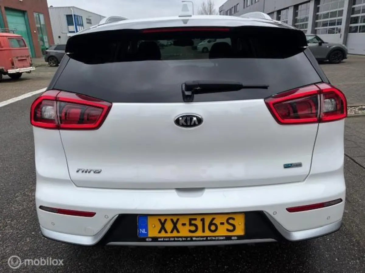 1.6 GDi Hybrid DynamicPlusLine Navigatie, + Camera achter , Leren bekleding Stoel & Stuur verwarming , Lane assist , Brake assist , volledig onderhouden !