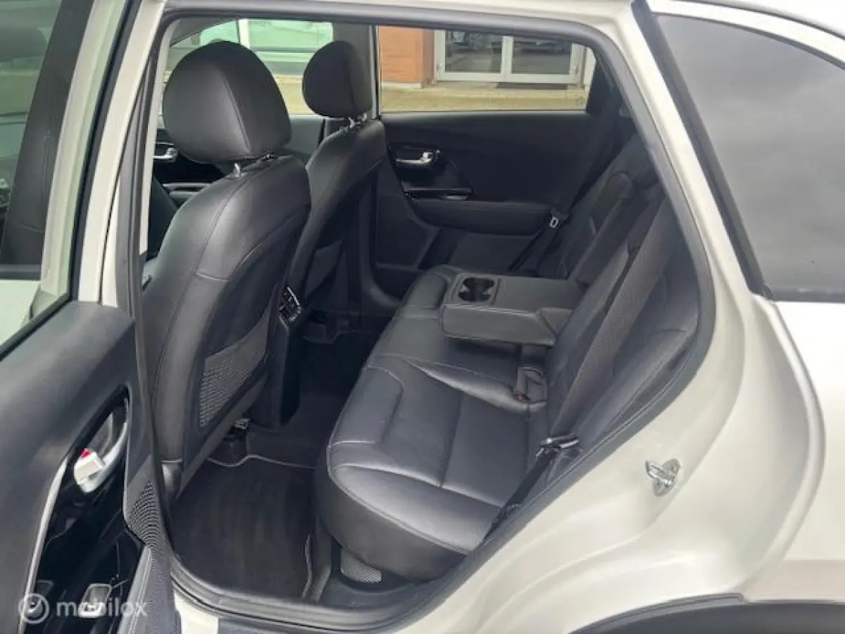1.6 GDi Hybrid DynamicPlusLine Navigatie, + Camera achter , Leren bekleding Stoel & Stuur verwarming , Lane assist , Brake assist , volledig onderhouden !