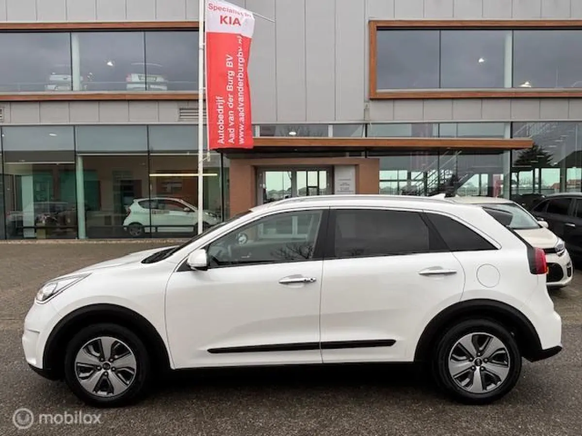 1.6 GDi Hybrid DynamicPlusLine Navigatie, + Camera achter , Leren bekleding Stoel & Stuur verwarming , Lane assist , Brake assist , volledig onderhouden !