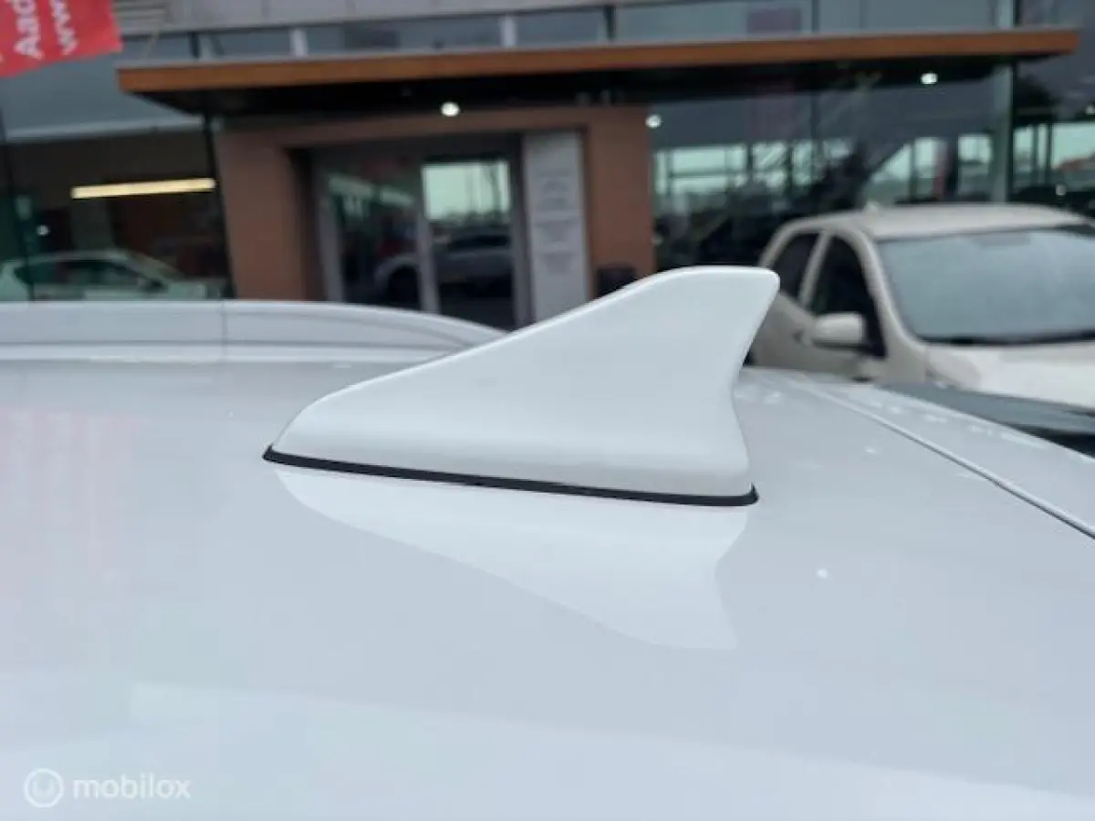 1.6 GDi Hybrid DynamicPlusLine Navigatie, + Camera achter , Leren bekleding Stoel & Stuur verwarming , Lane assist , Brake assist , volledig onderhouden !