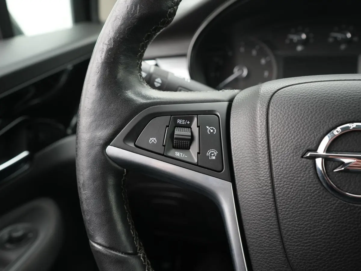 1.4 Turbo Online Edition AUTOMAAT | NAVIGATIE | APPLE CARPLAY | CAMERA | CRUISE | CLIMA | STOELVERWARMING | RADIO | BLUETOOTH | LMV | PDC | 12 MAANDEN BOVAG GARANTIE |