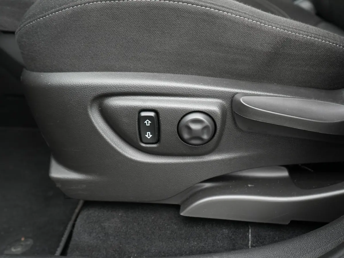 1.4 Turbo Online Edition AUTOMAAT | NAVIGATIE | APPLE CARPLAY | CAMERA | CRUISE | CLIMA | STOELVERWARMING | RADIO | BLUETOOTH | LMV | PDC | 12 MAANDEN BOVAG GARANTIE |