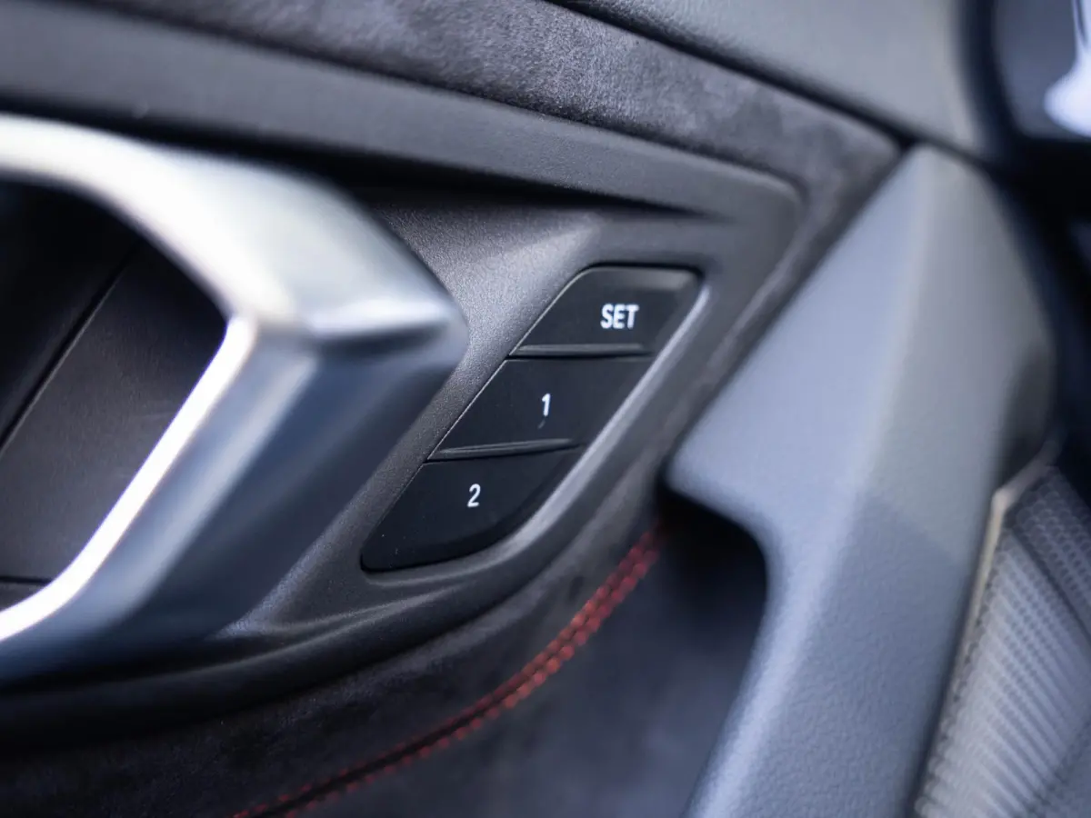 sDrive20i | Final Edition | Safety Pack | Head-up Display | Harman Kardon