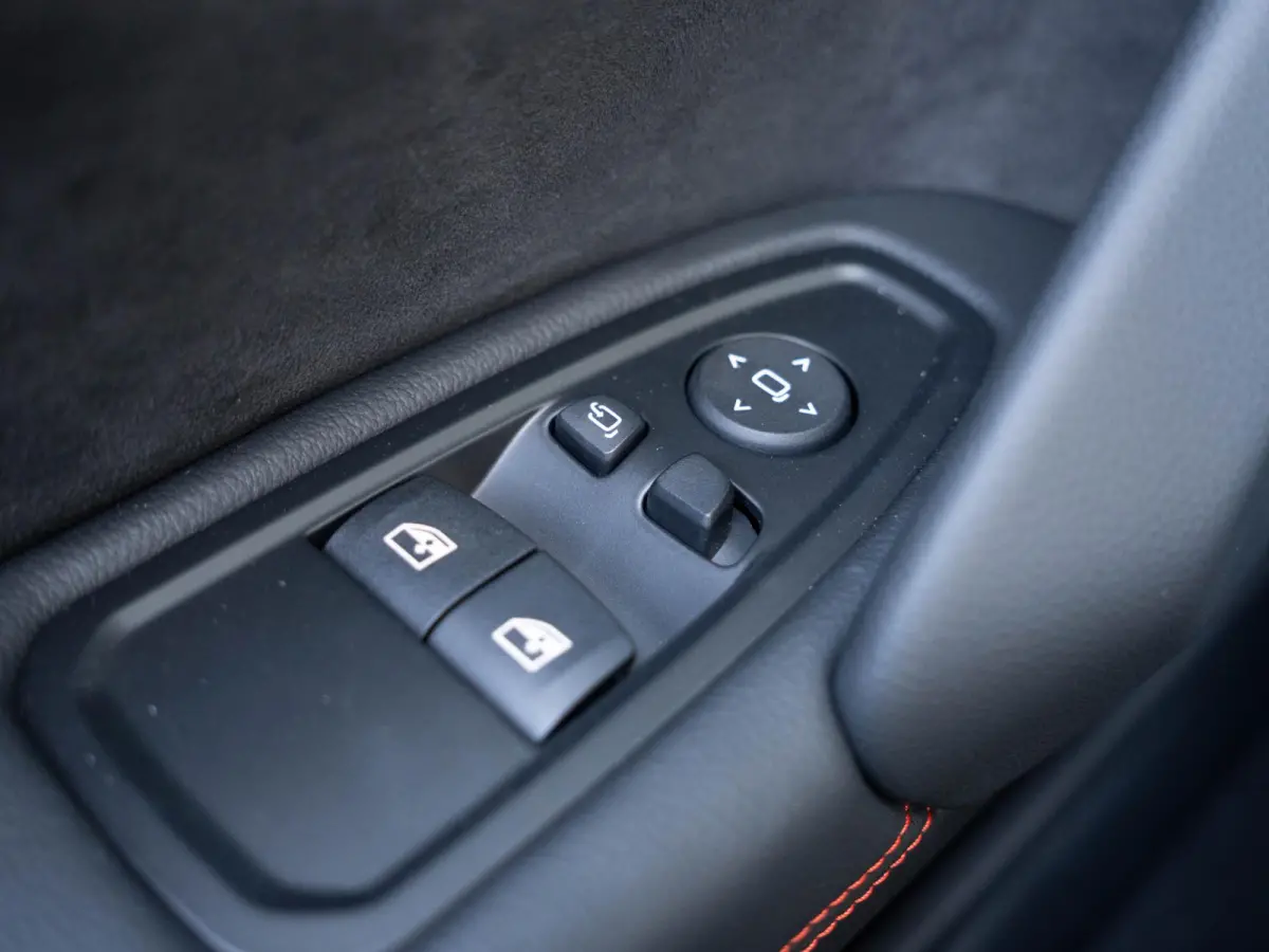 sDrive20i | Final Edition | Safety Pack | Head-up Display | Harman Kardon