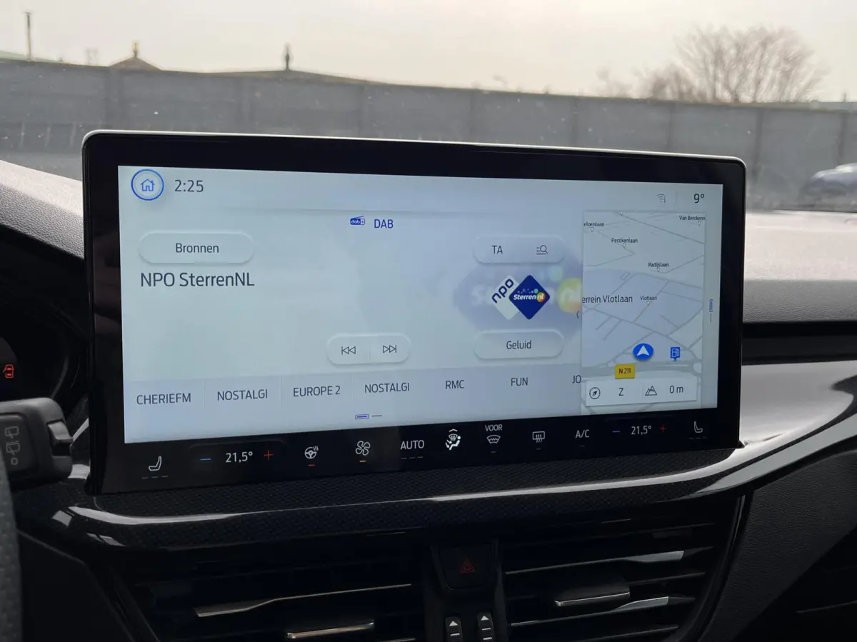 1.0 EcoBoost Hybrid ST Line 155PK Automaat Winterpack Cruise Camera Parkeersensoren Climate Full-LED Keyless Privacy Glass *1500KG Trekgewicht*