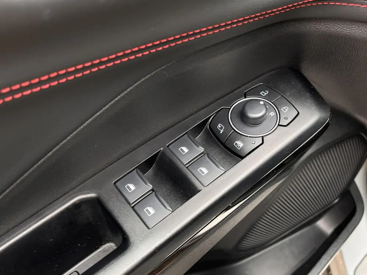 1.0 EcoBoost ST-Line X 125PK Automaat Trekhaak Winterpack Camera Cruise Navi B&O Climate Keyless Elek. Achterklep Full-LED Privacy Glass *Sportieve looks*