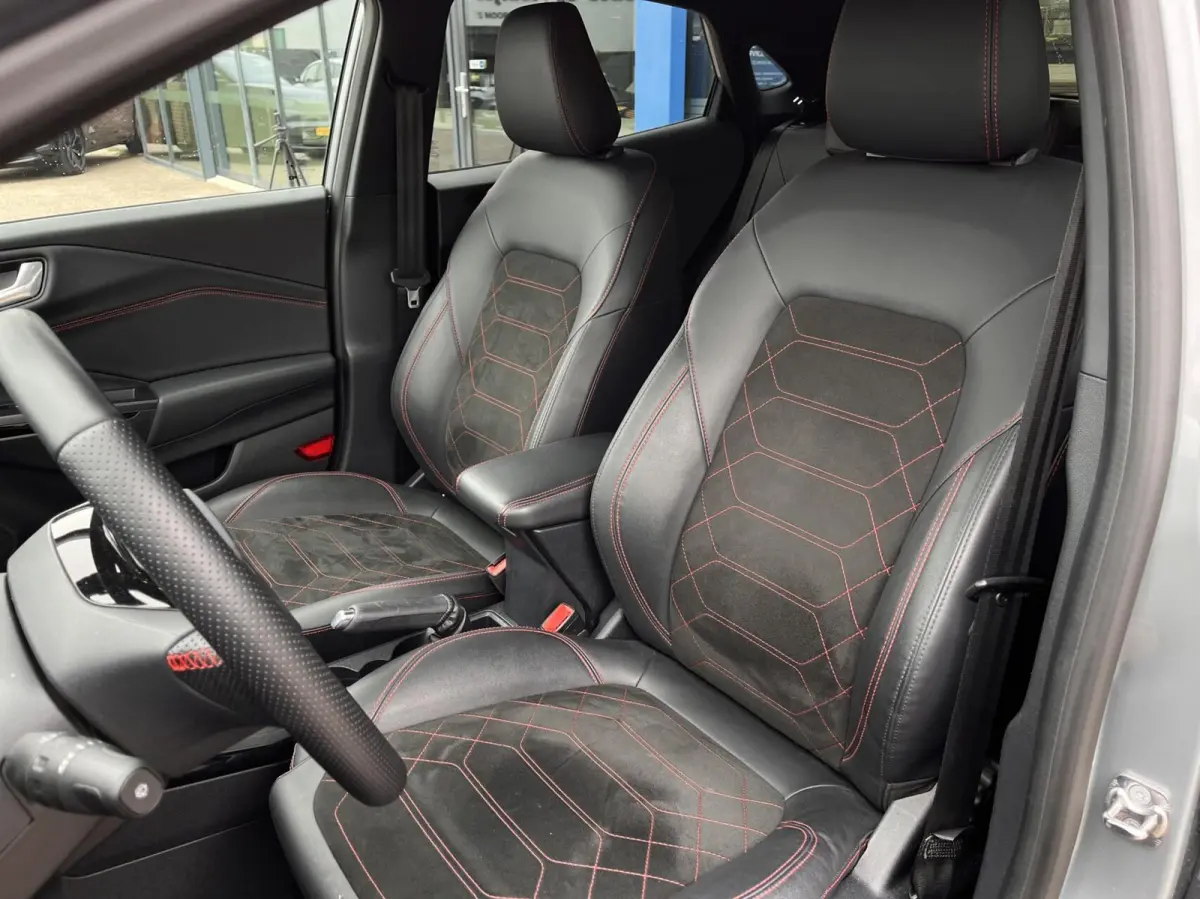 1.0 EcoBoost ST-Line X 125PK Automaat Trekhaak Winterpack Camera Cruise Navi B&O Climate Keyless Elek. Achterklep Full-LED Privacy Glass *Sportieve looks*