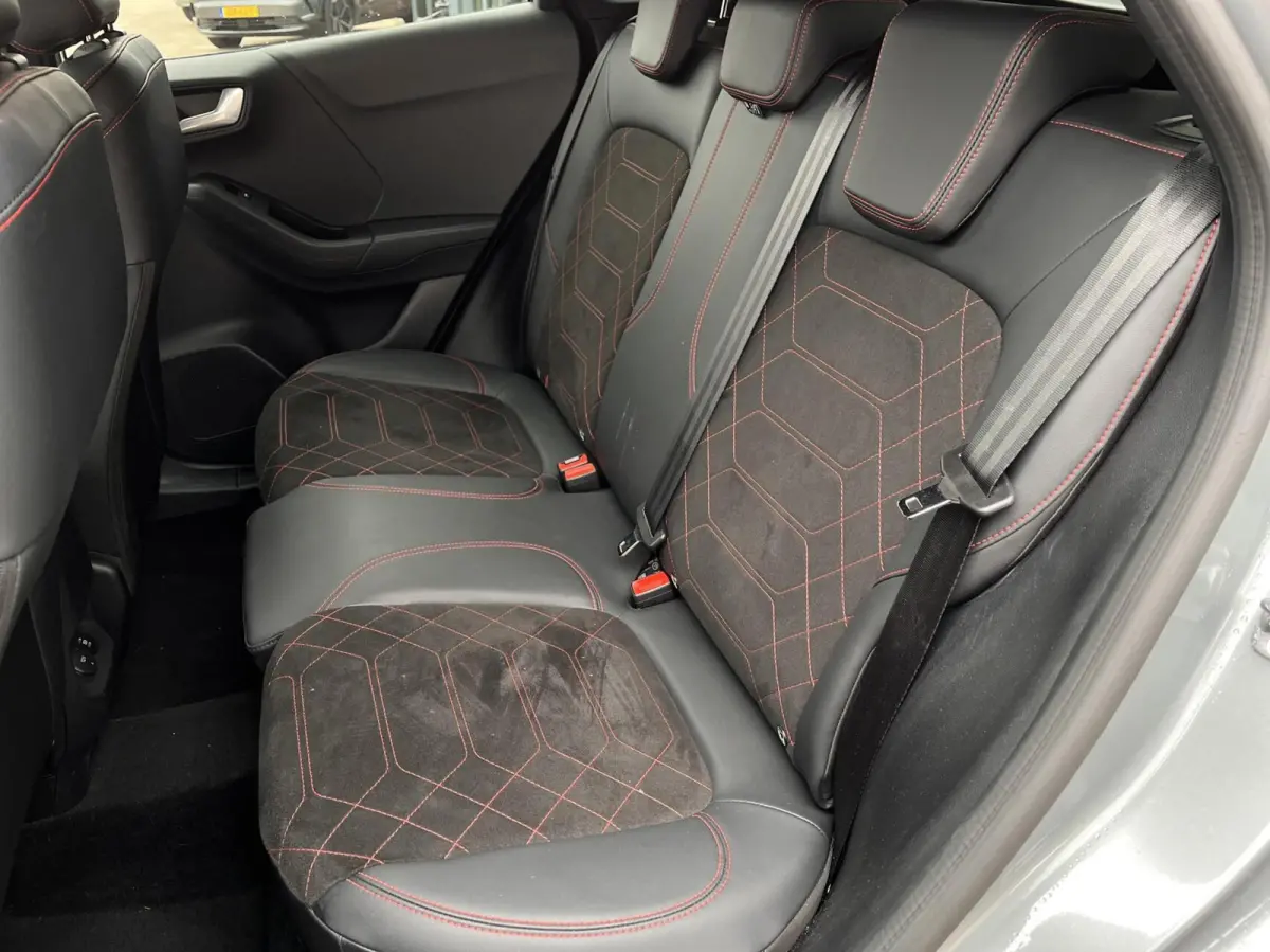 1.0 EcoBoost ST-Line X 125PK Automaat Trekhaak Winterpack Camera Cruise Navi B&O Climate Keyless Elek. Achterklep Full-LED Privacy Glass *Sportieve looks*