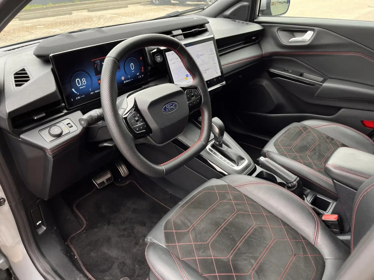 1.0 EcoBoost ST-Line X 125PK Automaat Trekhaak Winterpack Camera Cruise Navi B&O Climate Keyless Elek. Achterklep Full-LED Privacy Glass *Sportieve looks*