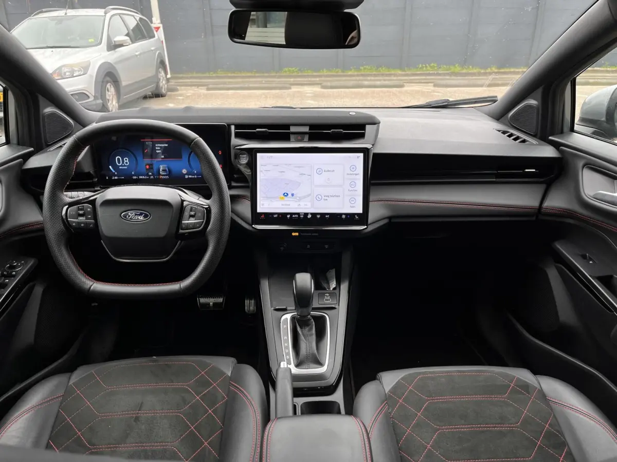 1.0 EcoBoost ST-Line X 125PK Automaat Trekhaak Winterpack Camera Cruise Navi B&O Climate Keyless Elek. Achterklep Full-LED Privacy Glass *Sportieve looks*
