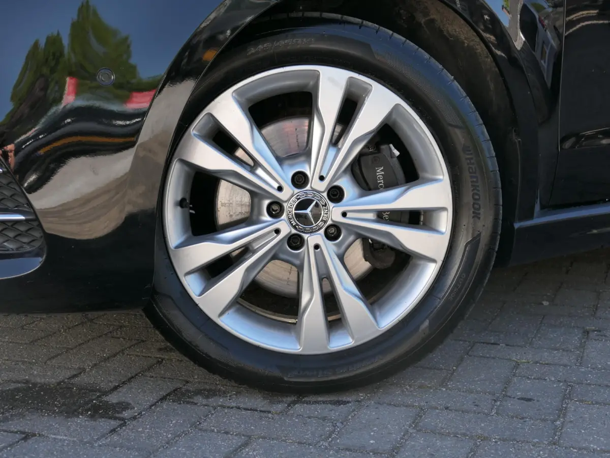 250d Lang Avantgarde Edition | AMG | Panoramadak | 360°-camera | Standkachel | Burmester | Carbon interieur | Trekhaak | Dodehoek detectie | Elektrische schuifdeuren + achterklep