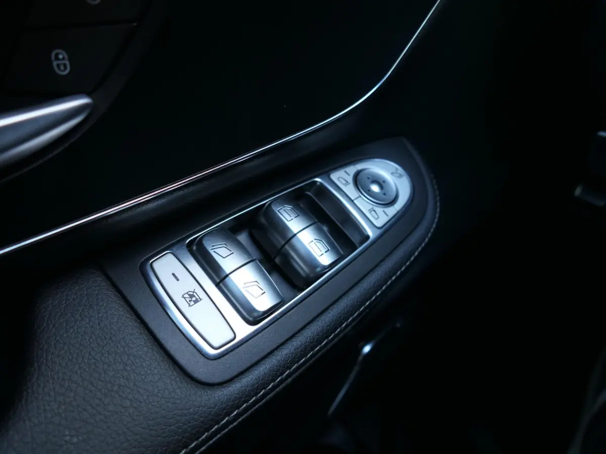 250d Lang Avantgarde Edition | AMG | Panoramadak | 360°-camera | Standkachel | Burmester | Carbon interieur | Trekhaak | Dodehoek detectie | Elektrische schuifdeuren + achterklep