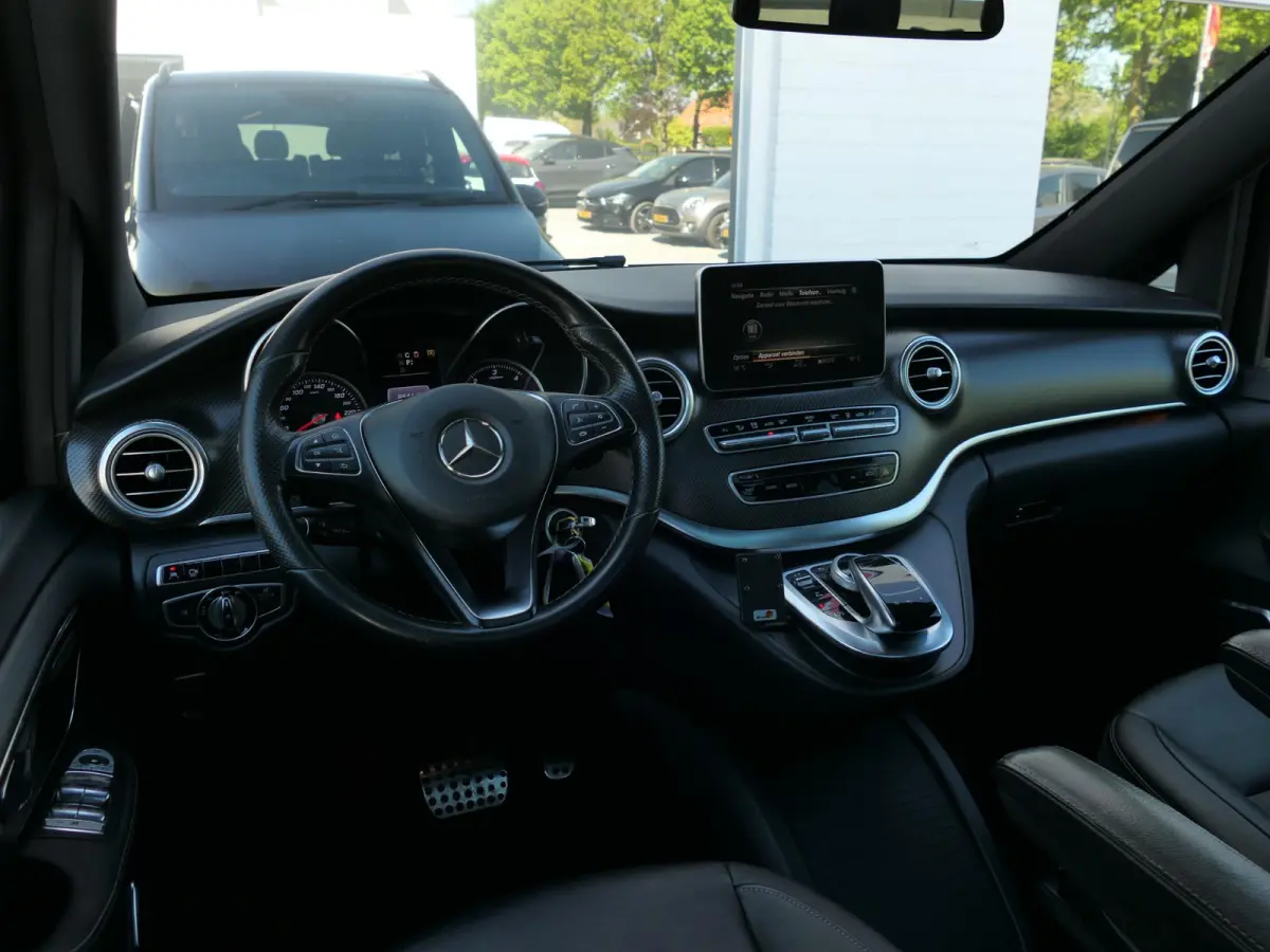 250d Lang Avantgarde Edition | AMG | Panoramadak | 360°-camera | Standkachel | Burmester | Carbon interieur | Trekhaak | Dodehoek detectie | Elektrische schuifdeuren + achterklep