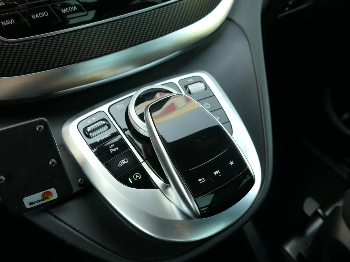 250d Lang Avantgarde Edition | AMG | Panoramadak | 360°-camera | Standkachel | Burmester | Carbon interieur | Trekhaak | Dodehoek detectie | Elektrische schuifdeuren + achterklep