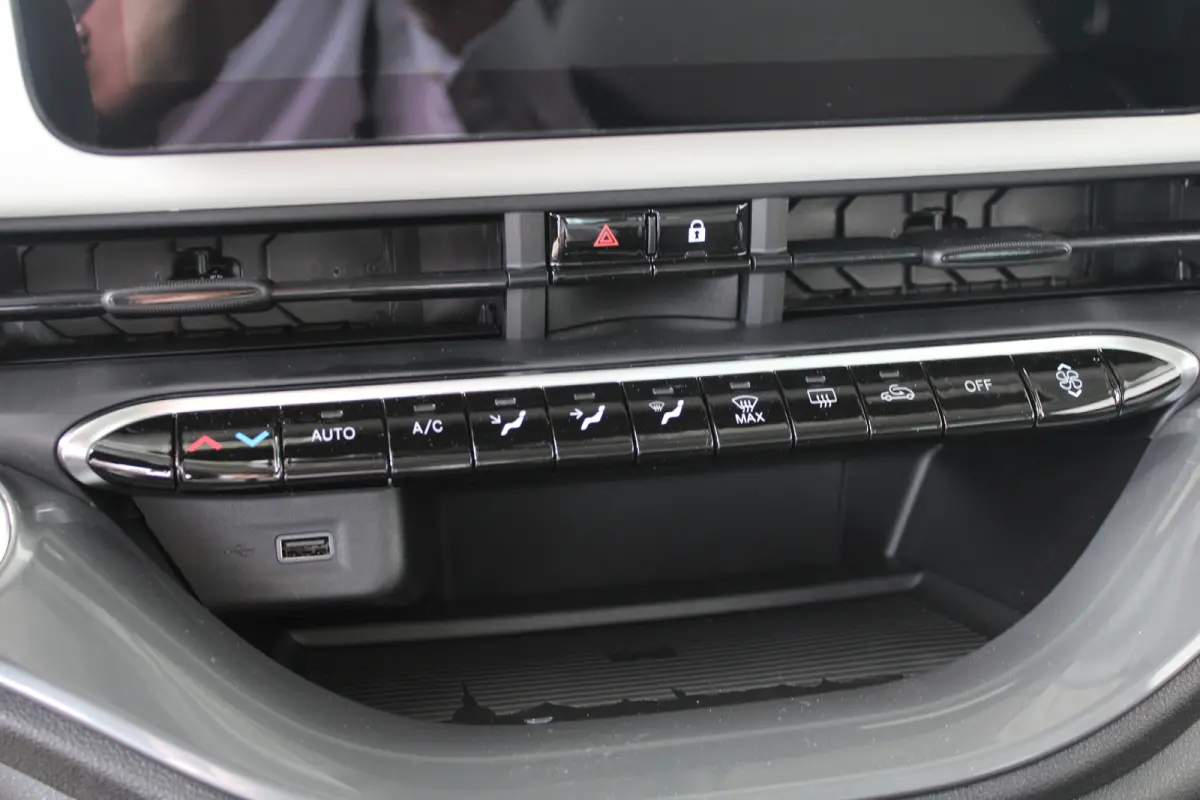 La Prima | Panoramadak | Lederen bekleding | JBL-audio | 17` lichtmetalen velgen |