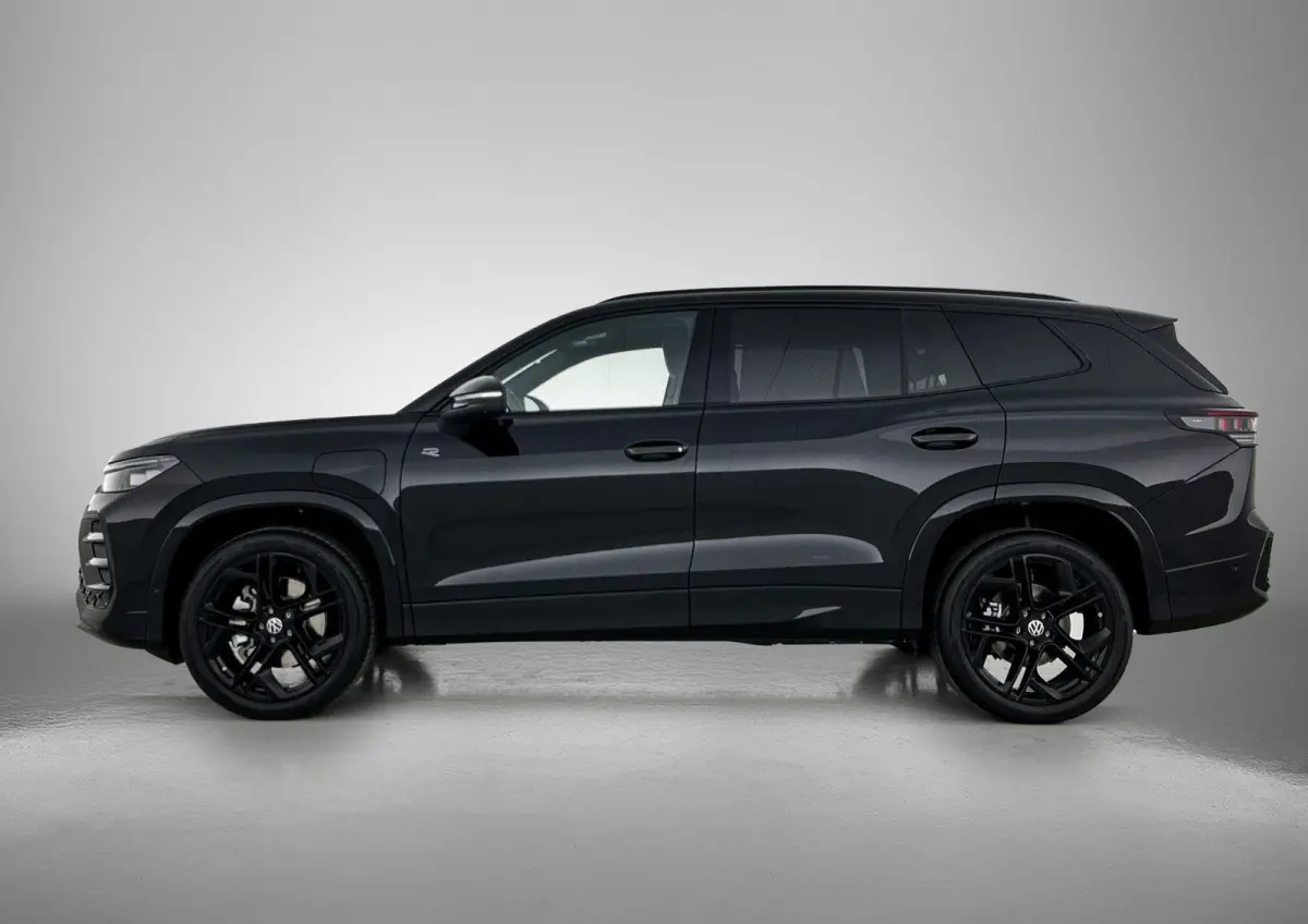 1.5 eHybrid R-Line Edition | 204pk | Trekhaak inklapbaar | Panoramaschuif-kanteldak | Black Style Pakket | adaptieve cruise control | climatronic (automatische airco) |