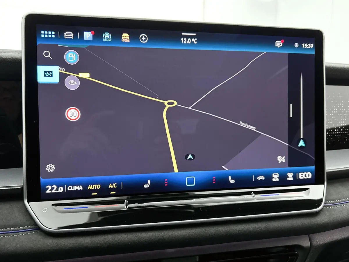 1.5 eHybrid R-Line Edition | 204pk | Trekhaak inklapbaar | Panoramaschuif-kanteldak | Black Style Pakket | adaptieve cruise control | climatronic (automatische airco) |