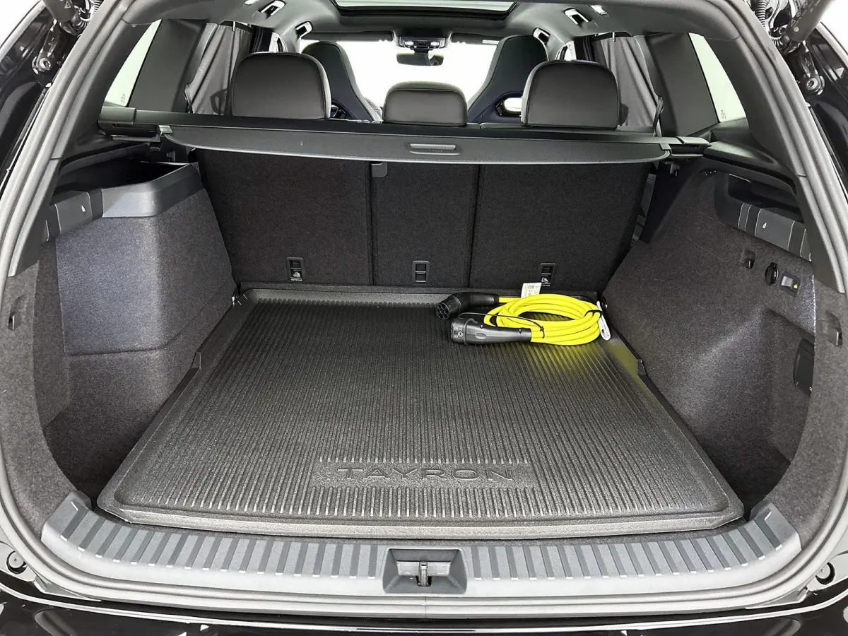 1.5 eHybrid R-Line Edition | 204pk | Trekhaak inklapbaar | Panoramaschuif-kanteldak | Black Style Pakket | adaptieve cruise control | climatronic (automatische airco) |