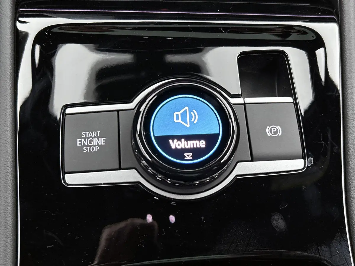 1.5 eHybrid R-Line Edition | 204pk | Trekhaak inklapbaar | Panoramaschuif-kanteldak | Black Style Pakket | adaptieve cruise control | climatronic (automatische airco) |