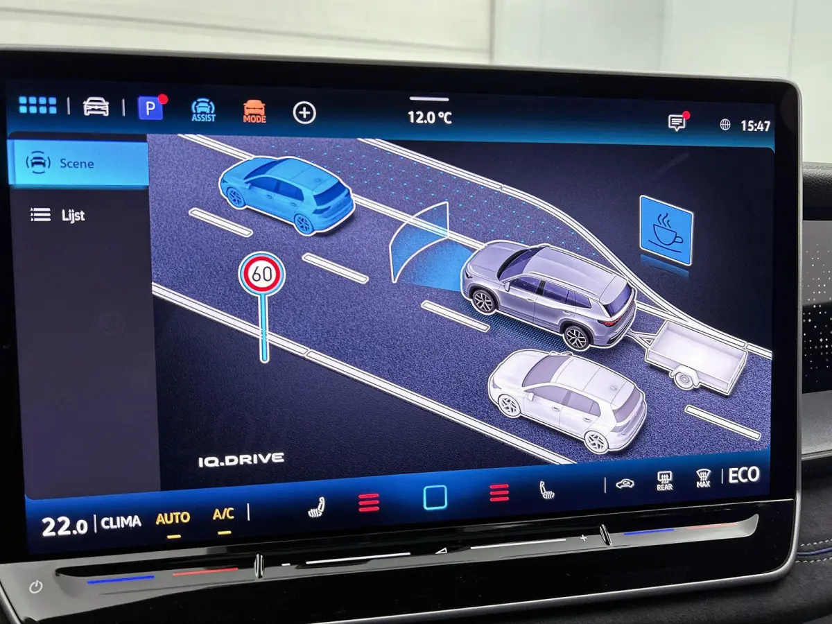 1.5 eHybrid R-Line Edition | 204pk | Trekhaak inklapbaar | Panoramaschuif-kanteldak | Black Style Pakket | adaptieve cruise control | climatronic (automatische airco) |