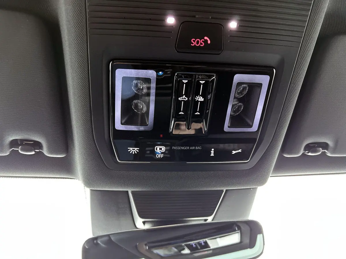 1.5 eHybrid R-Line Edition | 204pk | Trekhaak inklapbaar | Panoramaschuif-kanteldak | Black Style Pakket | adaptieve cruise control | climatronic (automatische airco) |