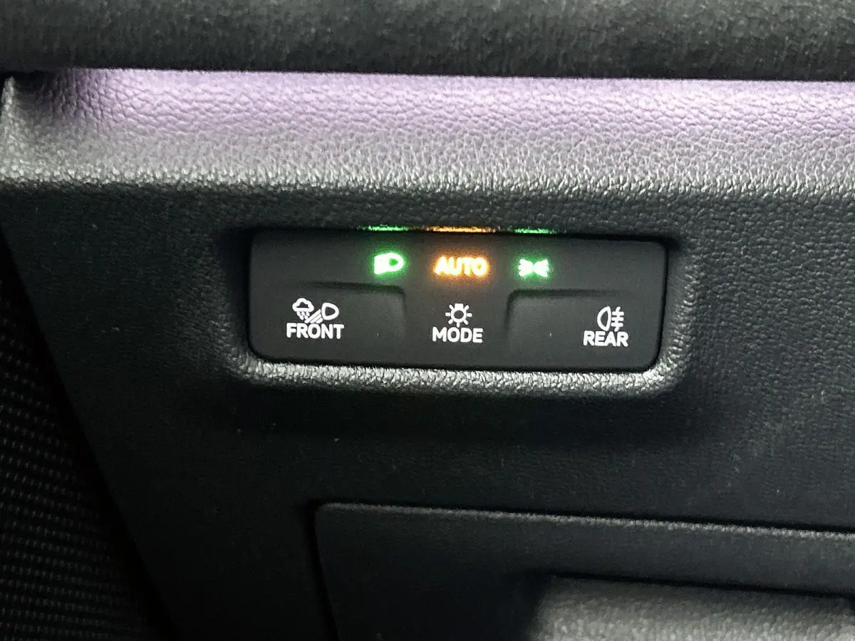 1.5 eHybrid R-Line Edition | 204pk | Trekhaak inklapbaar | Panoramaschuif-kanteldak | Black Style Pakket | adaptieve cruise control | climatronic (automatische airco) |