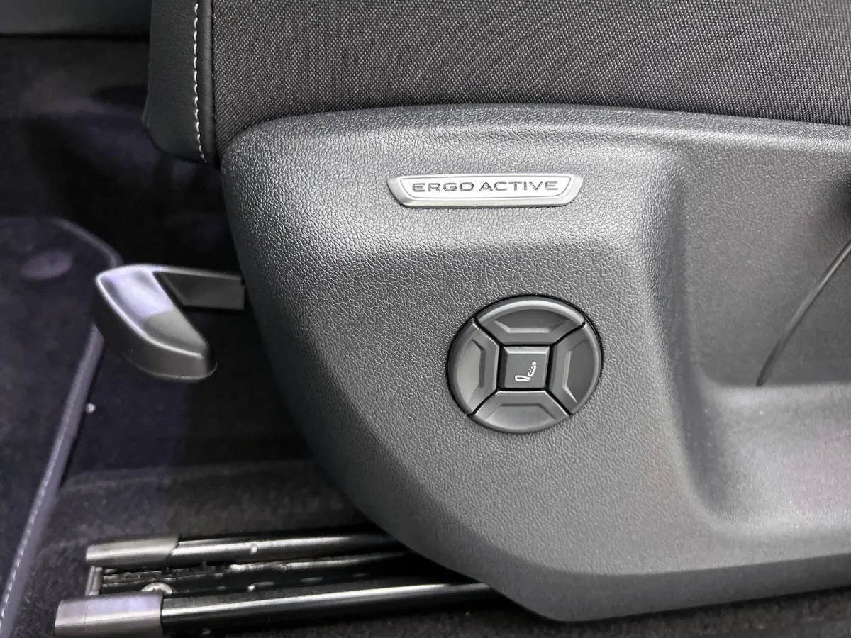 1.5 eHybrid R-Line Edition | 204pk | Trekhaak inklapbaar | Panoramaschuif-kanteldak | Black Style Pakket | adaptieve cruise control | climatronic (automatische airco) |