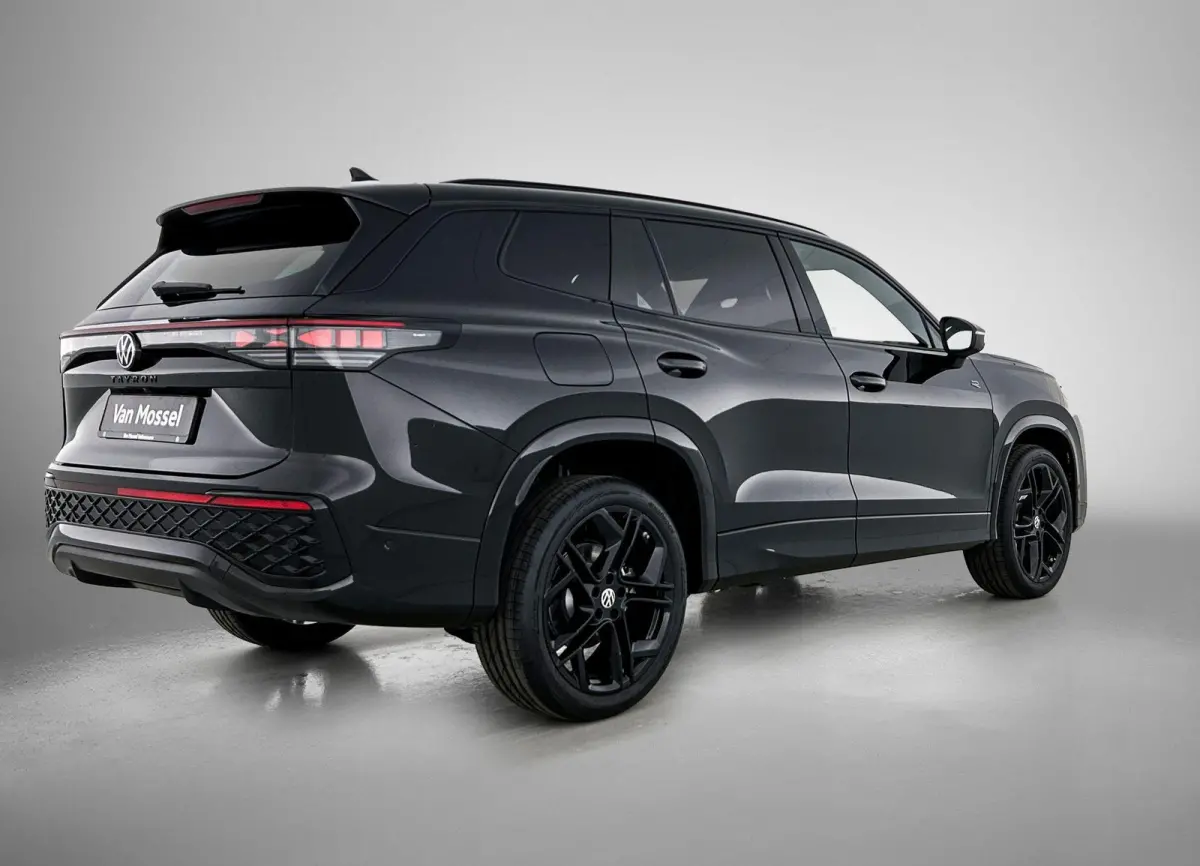 1.5 eHybrid R-Line Edition | 204pk | Trekhaak inklapbaar | Panoramaschuif-kanteldak | Black Style Pakket | adaptieve cruise control | climatronic (automatische airco) |