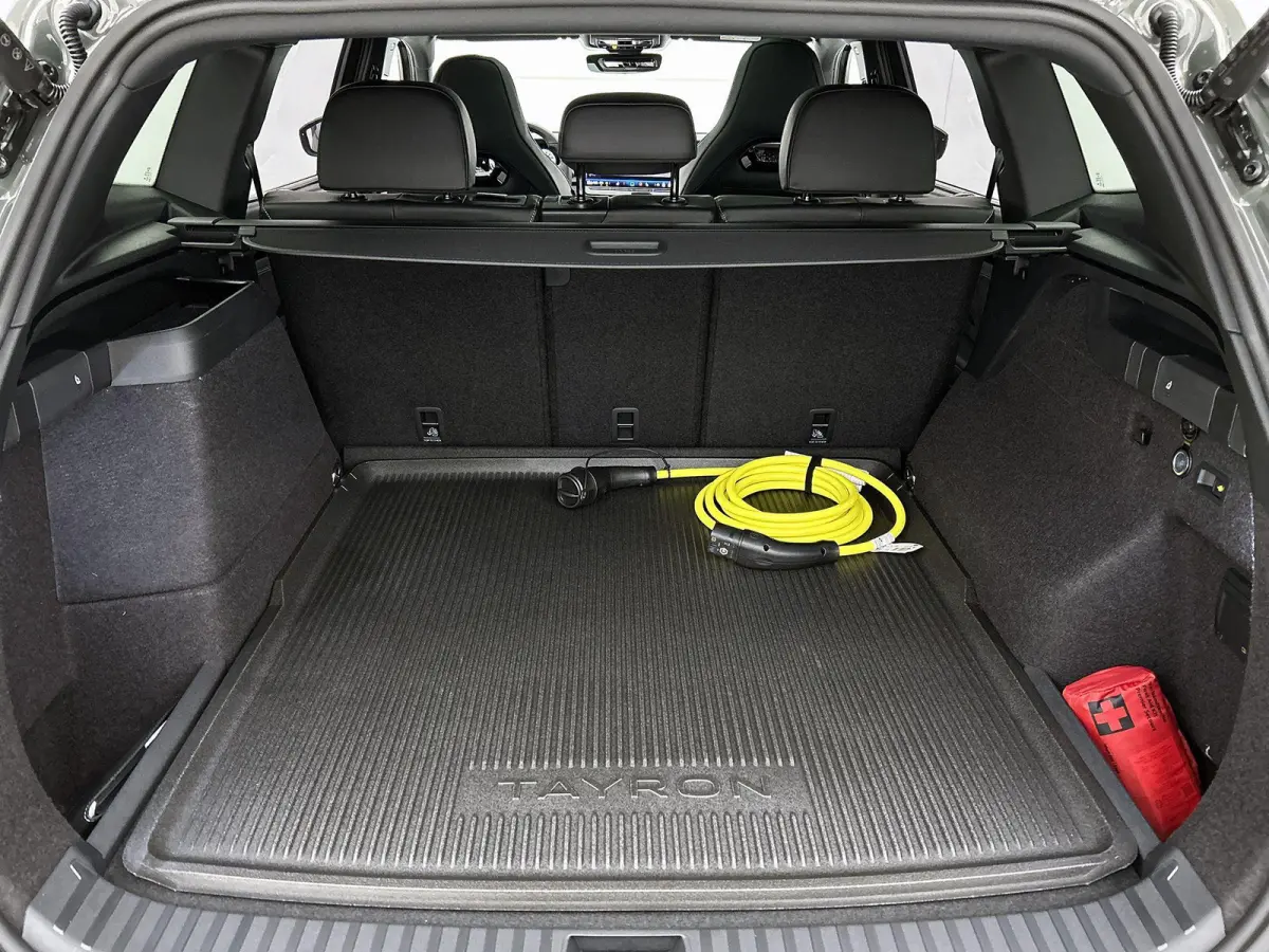 1.5 eHybrid R-Line Edition | 204pk | Trekhaak inklapbaar | Panoramaschuif-kanteldak | Black Style Pakket | adaptieve cruise control | climatronic (automatische airco) |