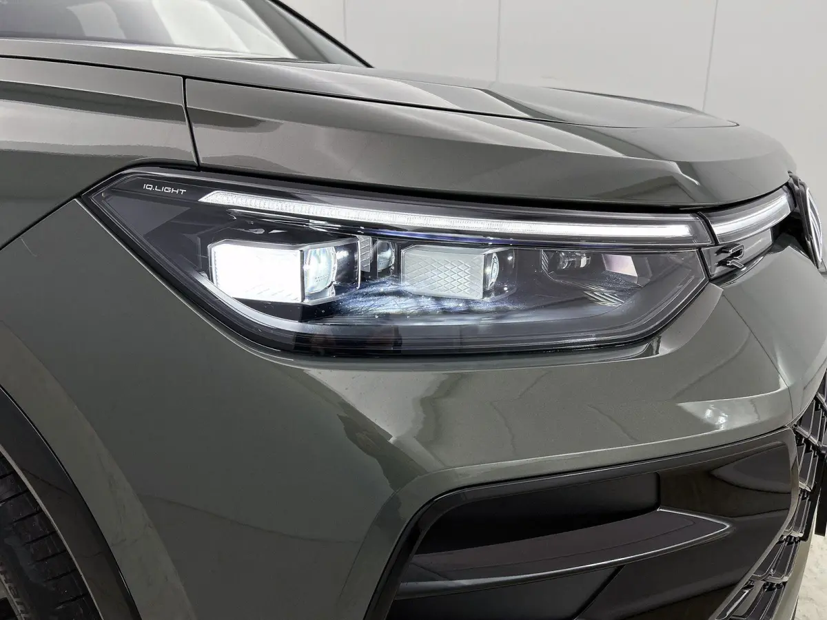 1.5 eHybrid R-Line Edition | 204pk | Trekhaak inklapbaar | Panoramaschuif-kanteldak | Black Style Pakket | adaptieve cruise control | climatronic (automatische airco) |