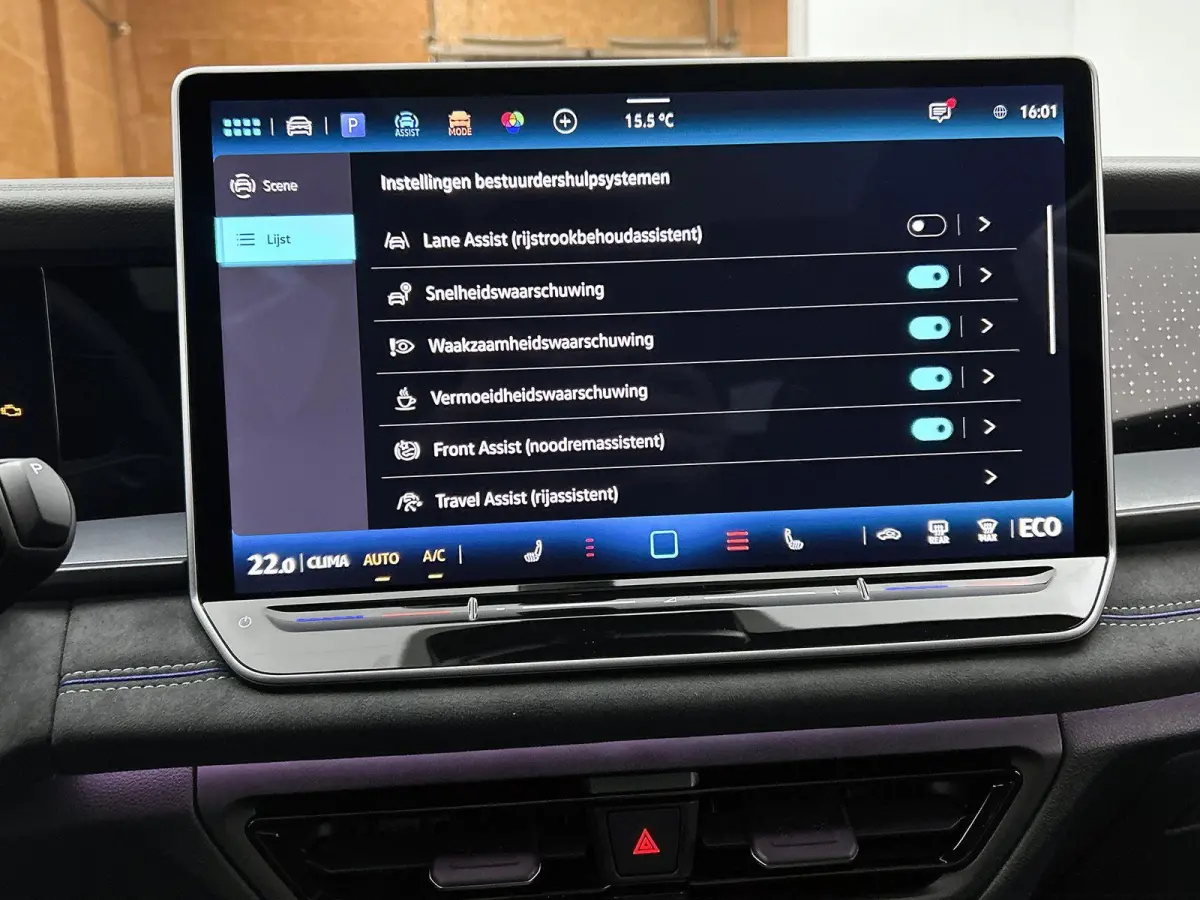 1.5 eHybrid R-Line Edition | 204pk | Trekhaak inklapbaar | Panoramaschuif-kanteldak | Black Style Pakket | adaptieve cruise control | climatronic (automatische airco) |
