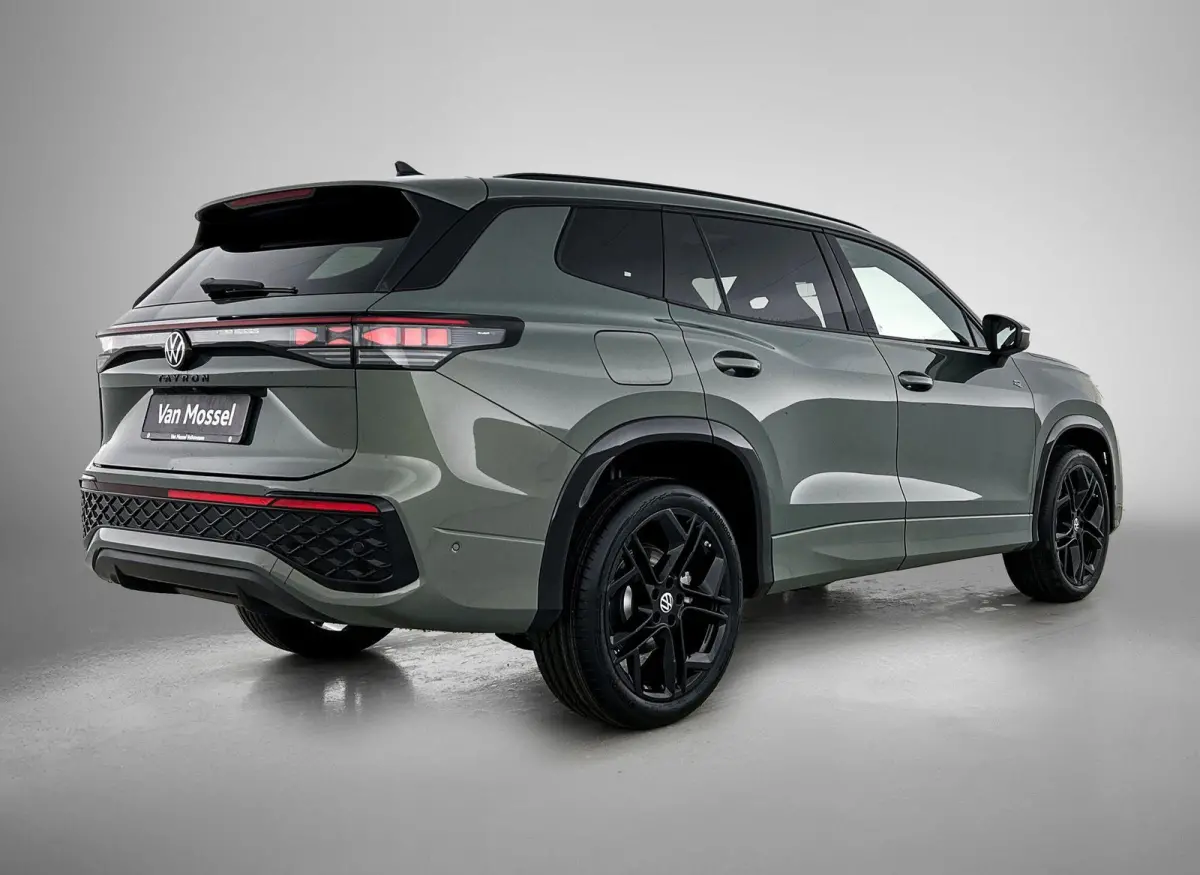 1.5 eHybrid R-Line Edition | 204pk | Trekhaak inklapbaar | Panoramaschuif-kanteldak | Black Style Pakket | adaptieve cruise control | climatronic (automatische airco) |