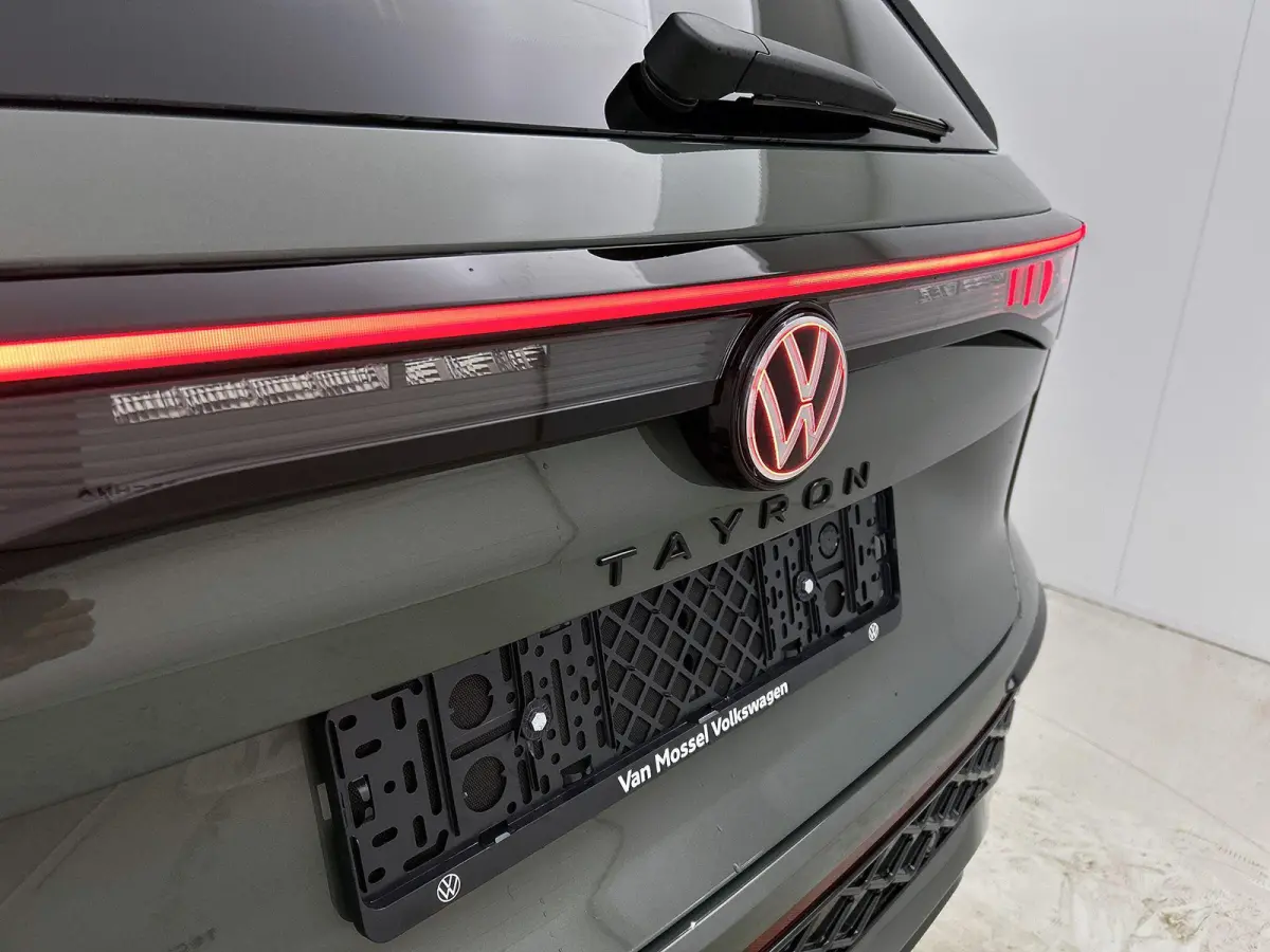 1.5 eHybrid R-Line Edition | 204pk | Trekhaak inklapbaar | Panoramaschuif-kanteldak | Black Style Pakket | adaptieve cruise control | climatronic (automatische airco) |