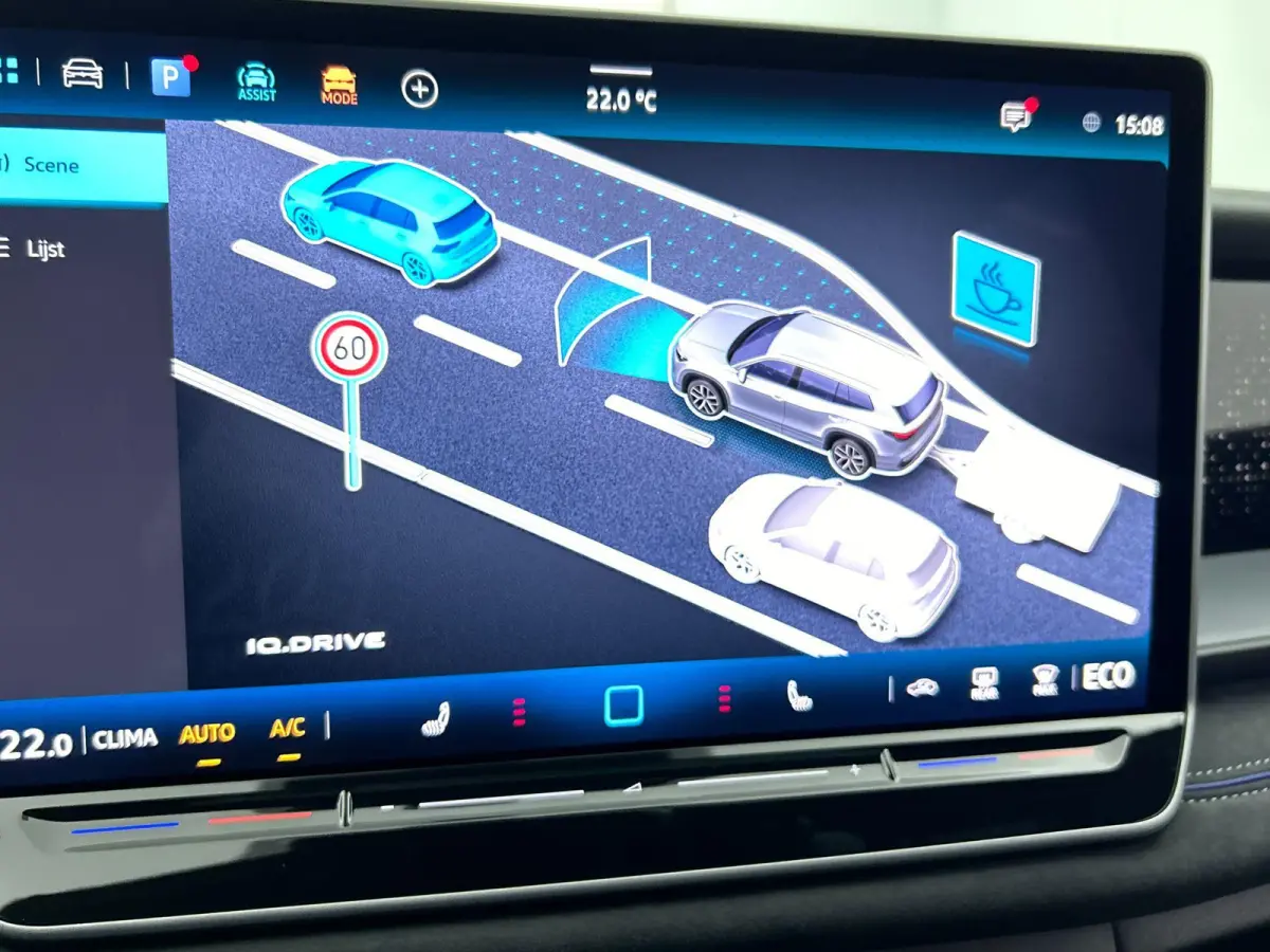 1.5 eHybrid R-Line Edition | 204pk | Trekhaak inklapbaar | Panoramaschuif-kanteldak | Black Style Pakket | adaptieve cruise control | climatronic (automatische airco) |