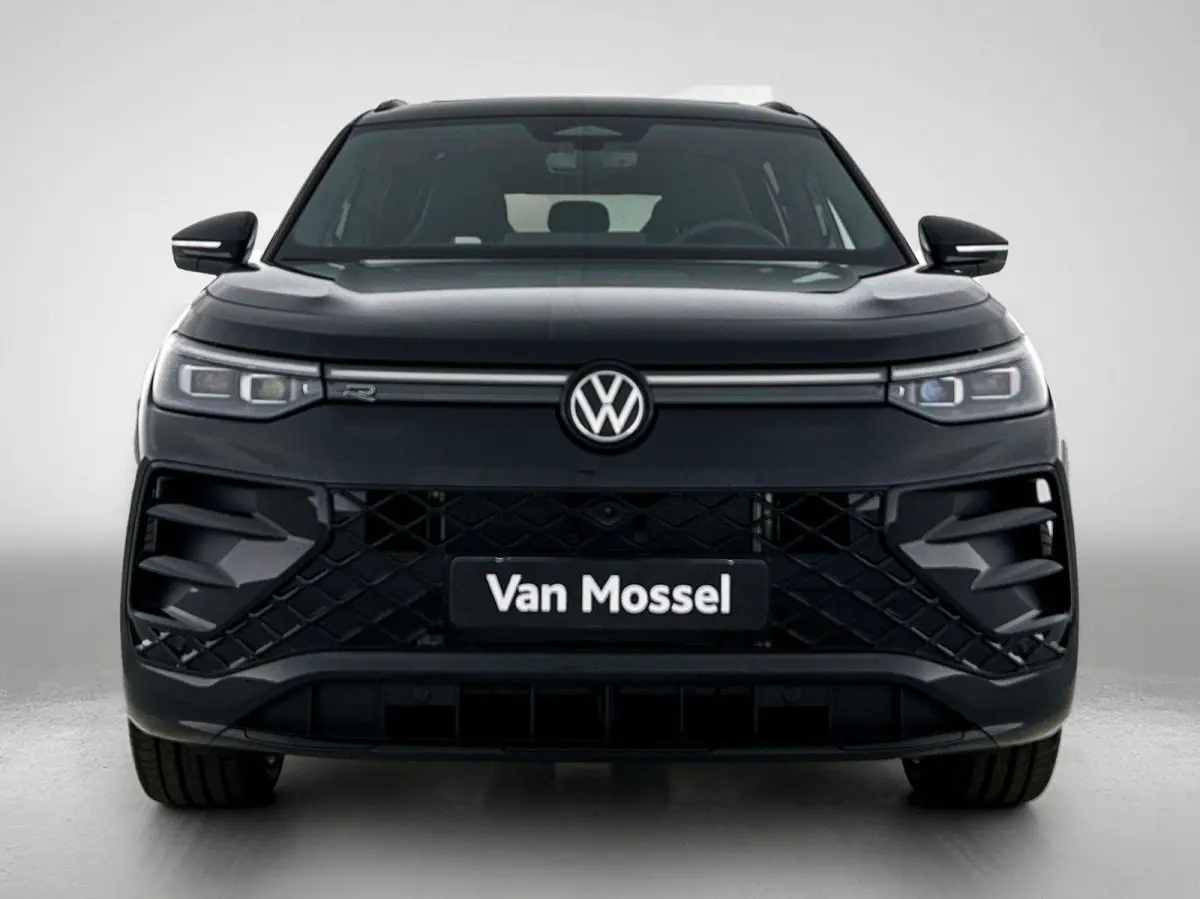 1.5 eHybrid R-Line Edition | 204pk | Trekhaak inklapbaar | Panoramaschuif-kanteldak | Black Style Pakket | adaptieve cruise control | climatronic (automatische airco) |