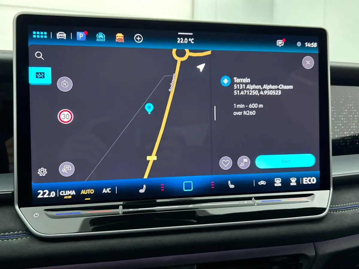 1.5 eHybrid R-Line Edition | 204pk | Trekhaak inklapbaar | Panoramaschuif-kanteldak | Black Style Pakket | adaptieve cruise control | climatronic (automatische airco) |