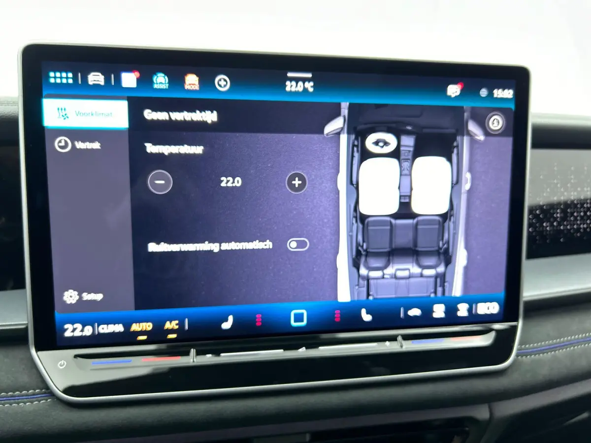 1.5 eHybrid R-Line Edition | 204pk | Trekhaak inklapbaar | Panoramaschuif-kanteldak | Black Style Pakket | adaptieve cruise control | climatronic (automatische airco) |
